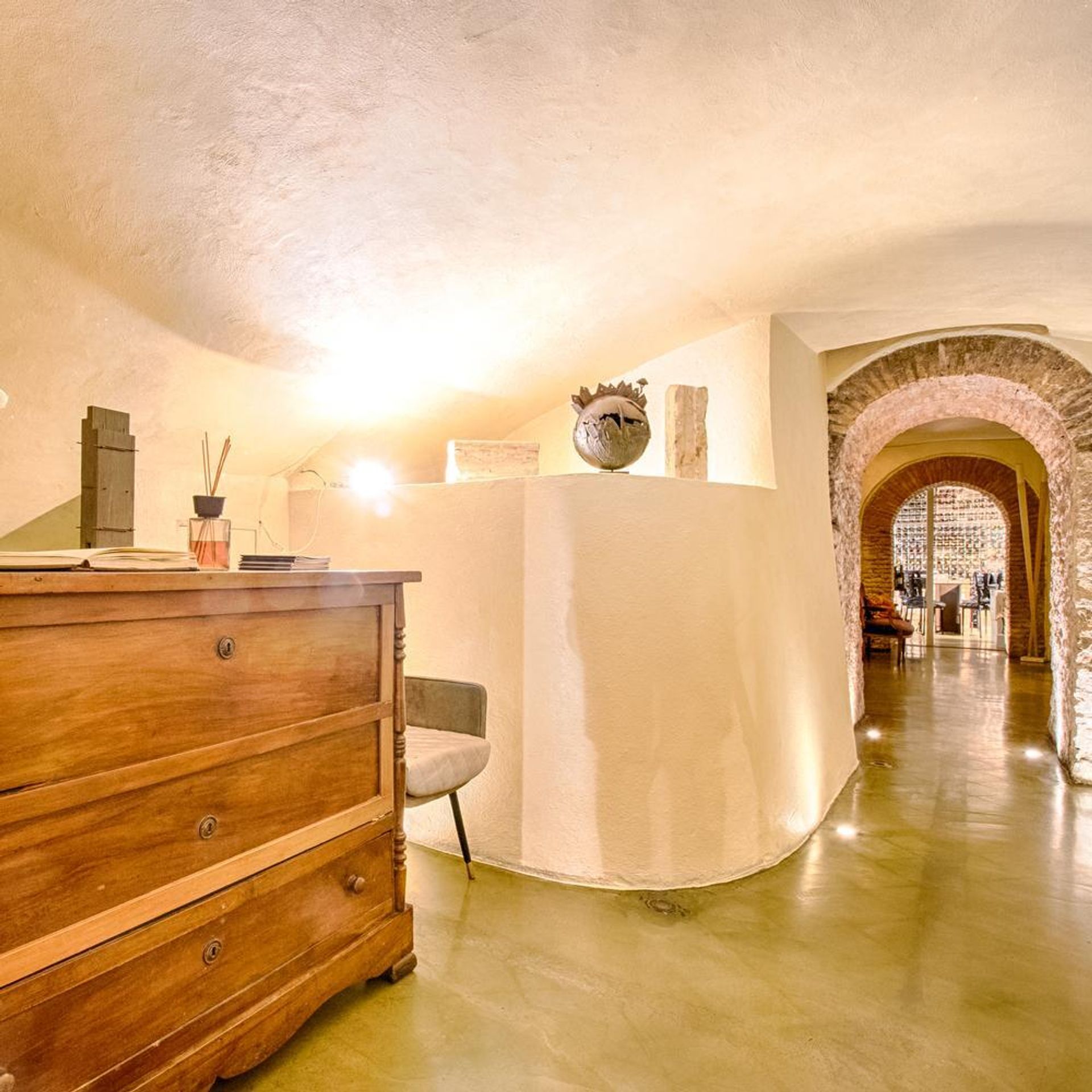 Entrance and historic arches at Il Sanlorenzo
