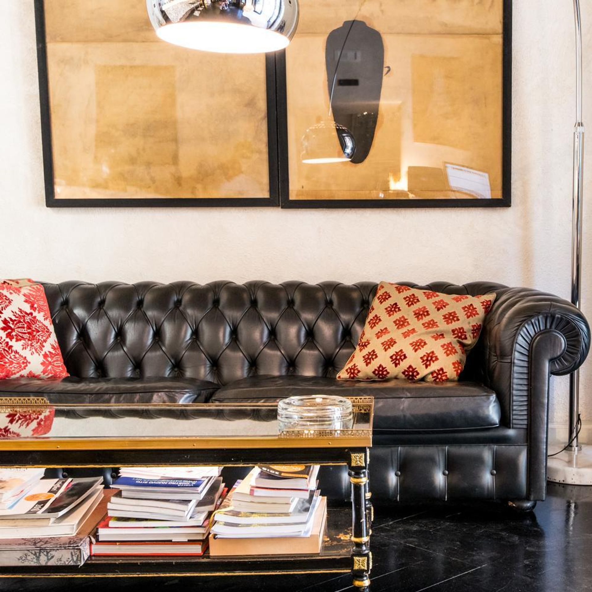 Lounge with leather sofa at Il Sanlorenzo