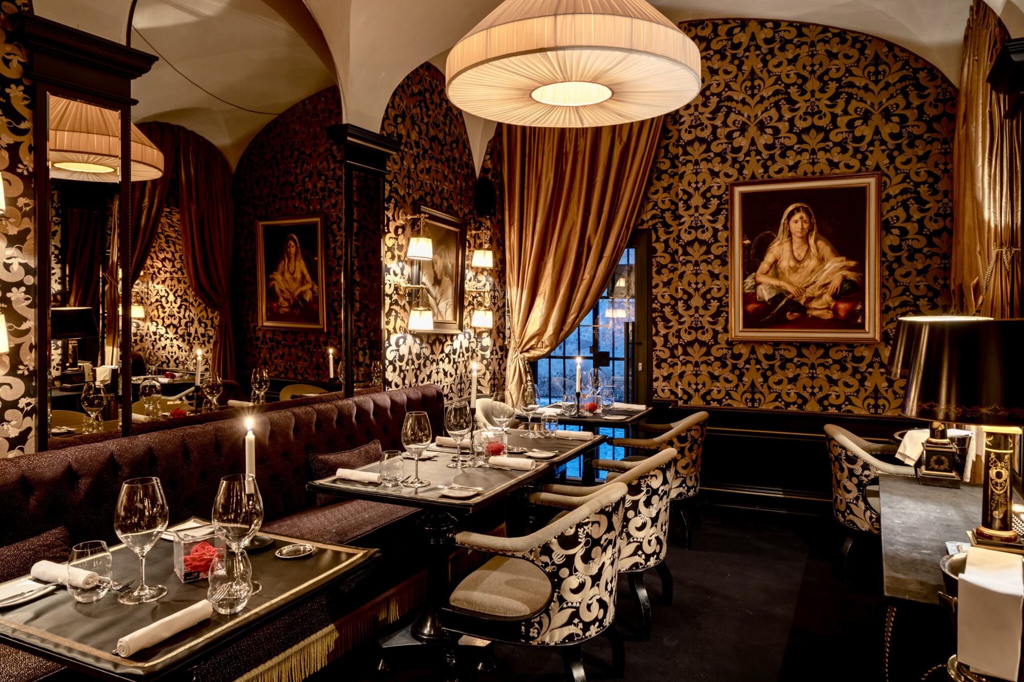 Boudoir dining room at Casa Coppelle
