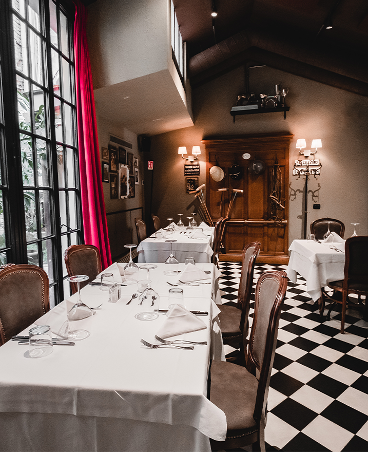 Dining room with checkered floor at El Porteno Teatro Valle