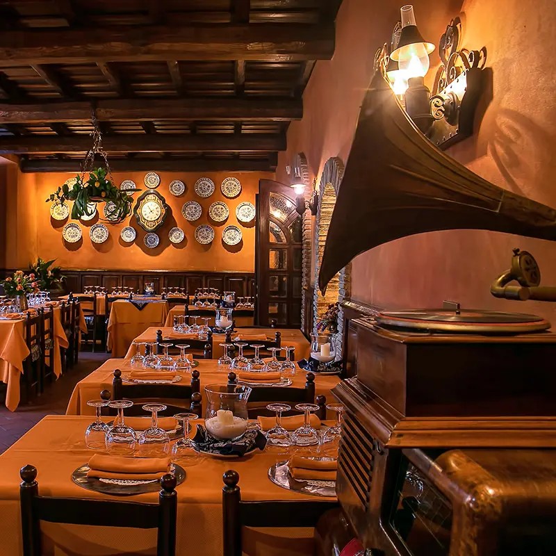 Dining tables beside an antique gramophone at Taverna dello Spuntino
