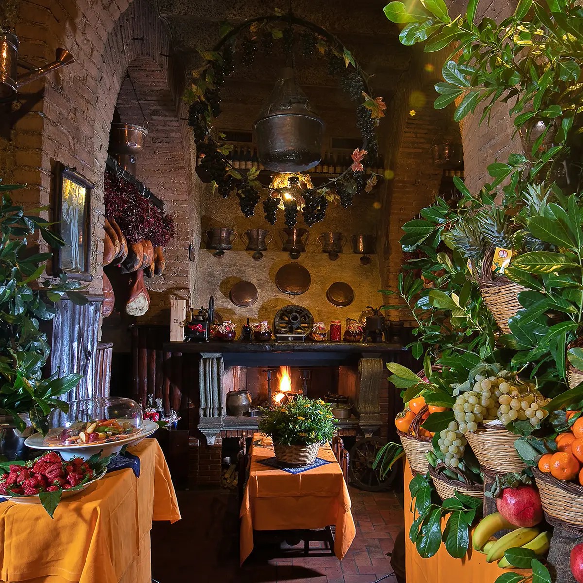 Fireplace and rustic decorative details at Taverna dello Spuntino