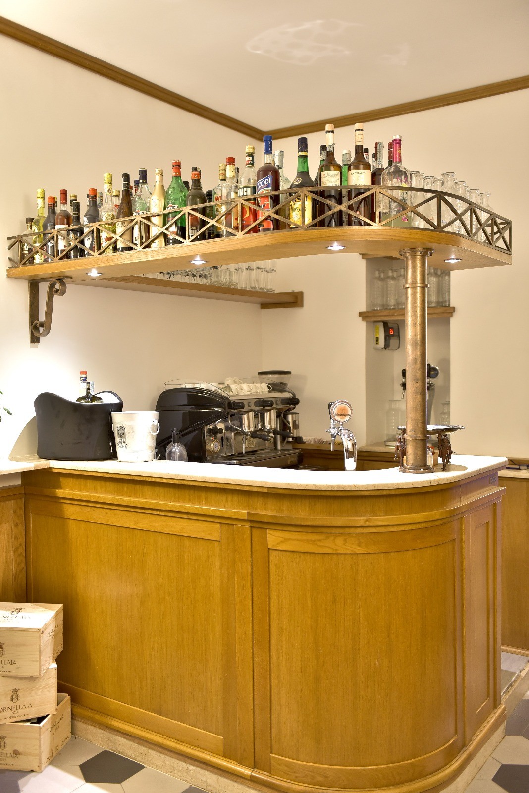 Wooden bar counter at Hostaria da Pietro