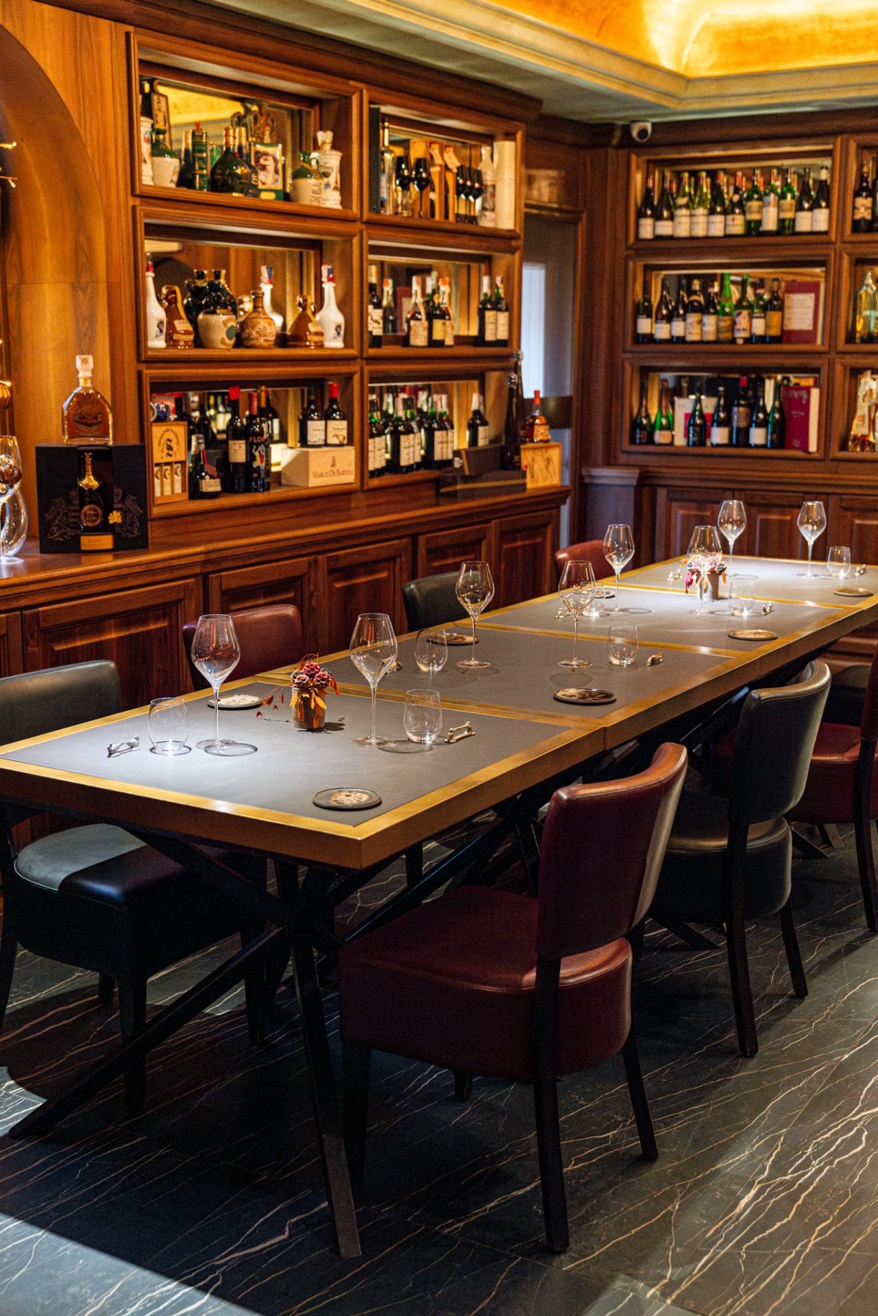 Dining table surrounded by wooden wine cabinets at Achilli al Parlamento